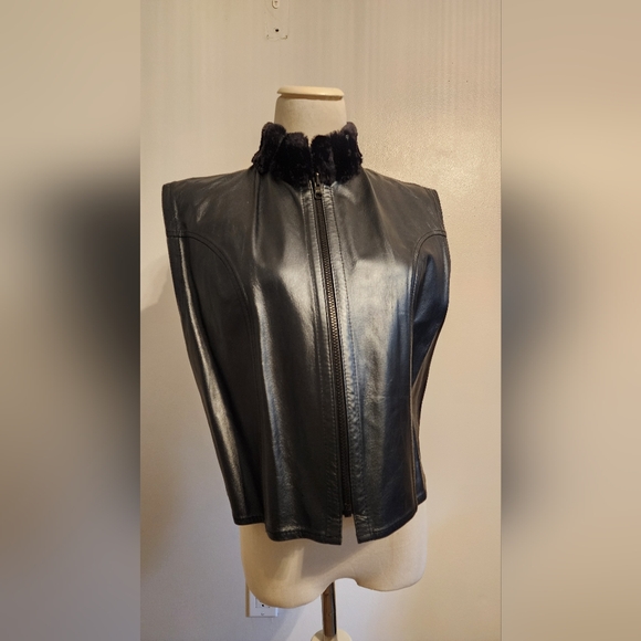 Leather vest - Picture 2 of 9